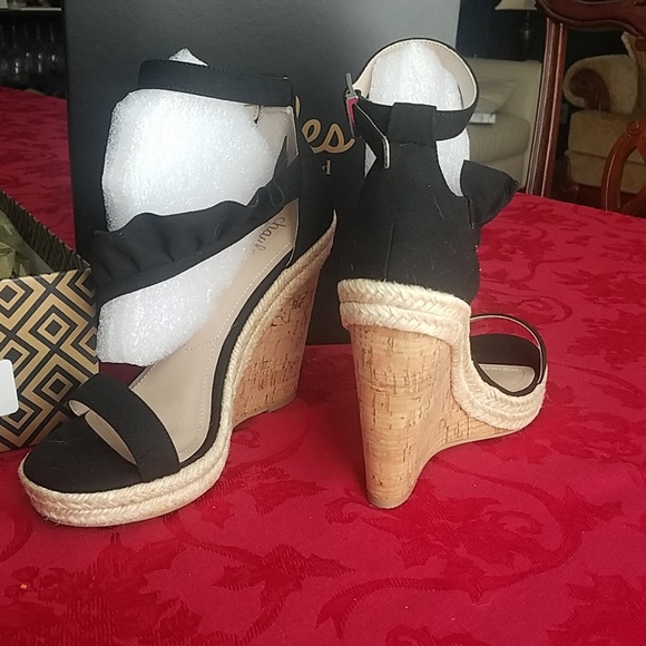 COPY - 🎉My first HP🎉 Charles David black wedges - Picture 4 of 8